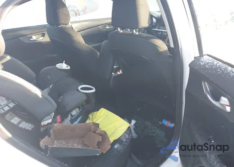 2019 Kia Forte Lxs z USA, uszkodzony, nr VIN 3KPF24AD2KE006213